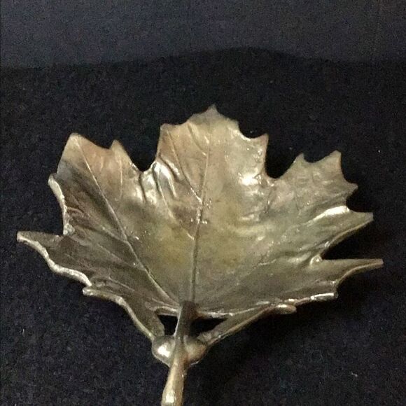 Vintage brass, Virginia metal crafters maple leaf trinket tray - Picture 1 of 3